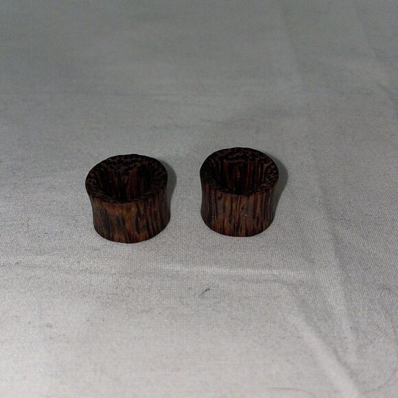 1/2 plugs  - Picture 2 of 3